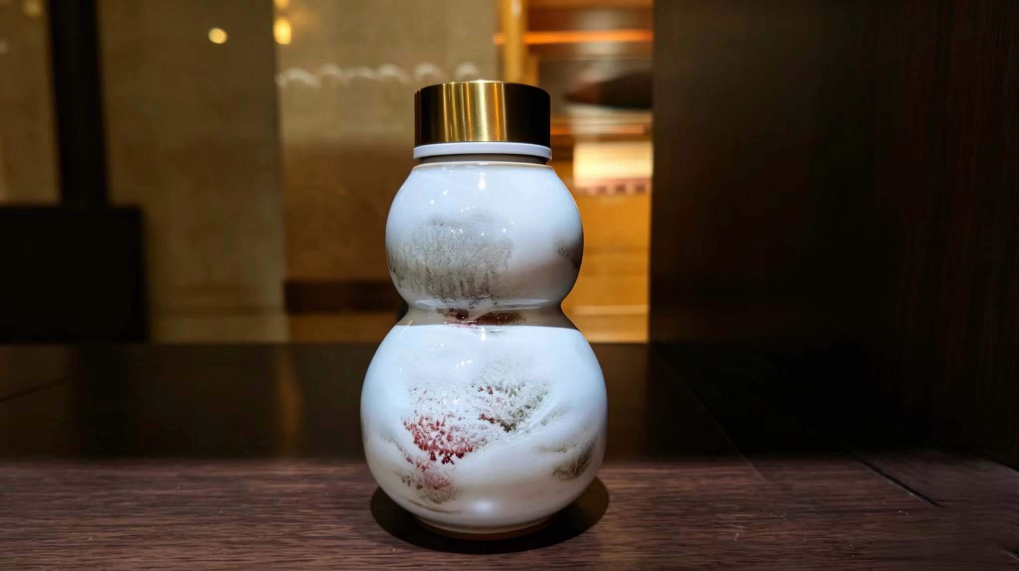 白底红斑葫芦瓶